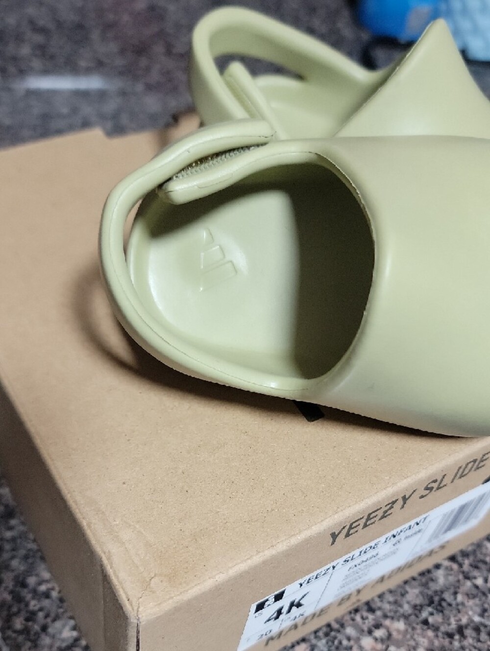 Adidas Infant Yeezy Slide Size 4k - Picture 9 of 15